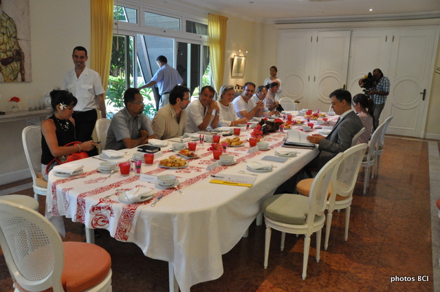 Petit déjeuner avec la presse à la résidence du HC