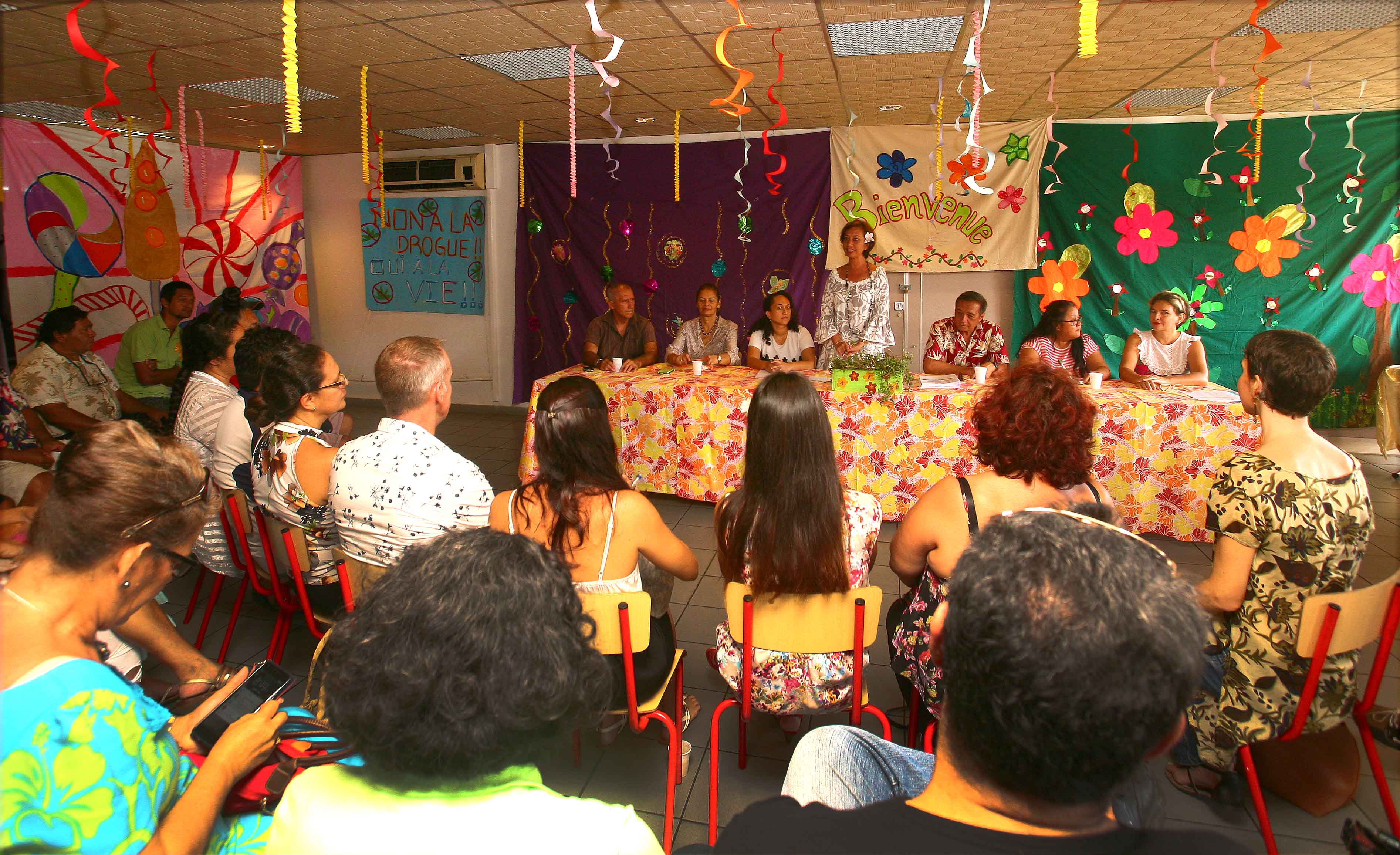 Lors de la cérémonie de remise des attestations, jeudi matin, en présence du maire de Papeete, Michel Buillard.
