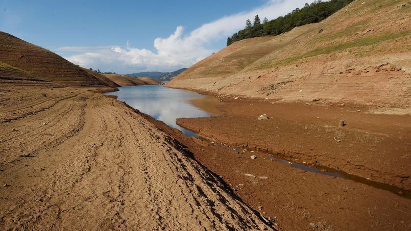 La Californie assouplit les restrictions d'eau, mais la sécheresse continue