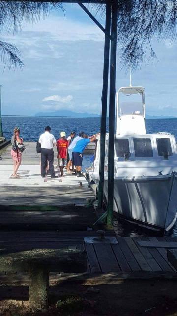 La compagnie a loué hier un bonitier pour transporter ses passagers de Raiatea