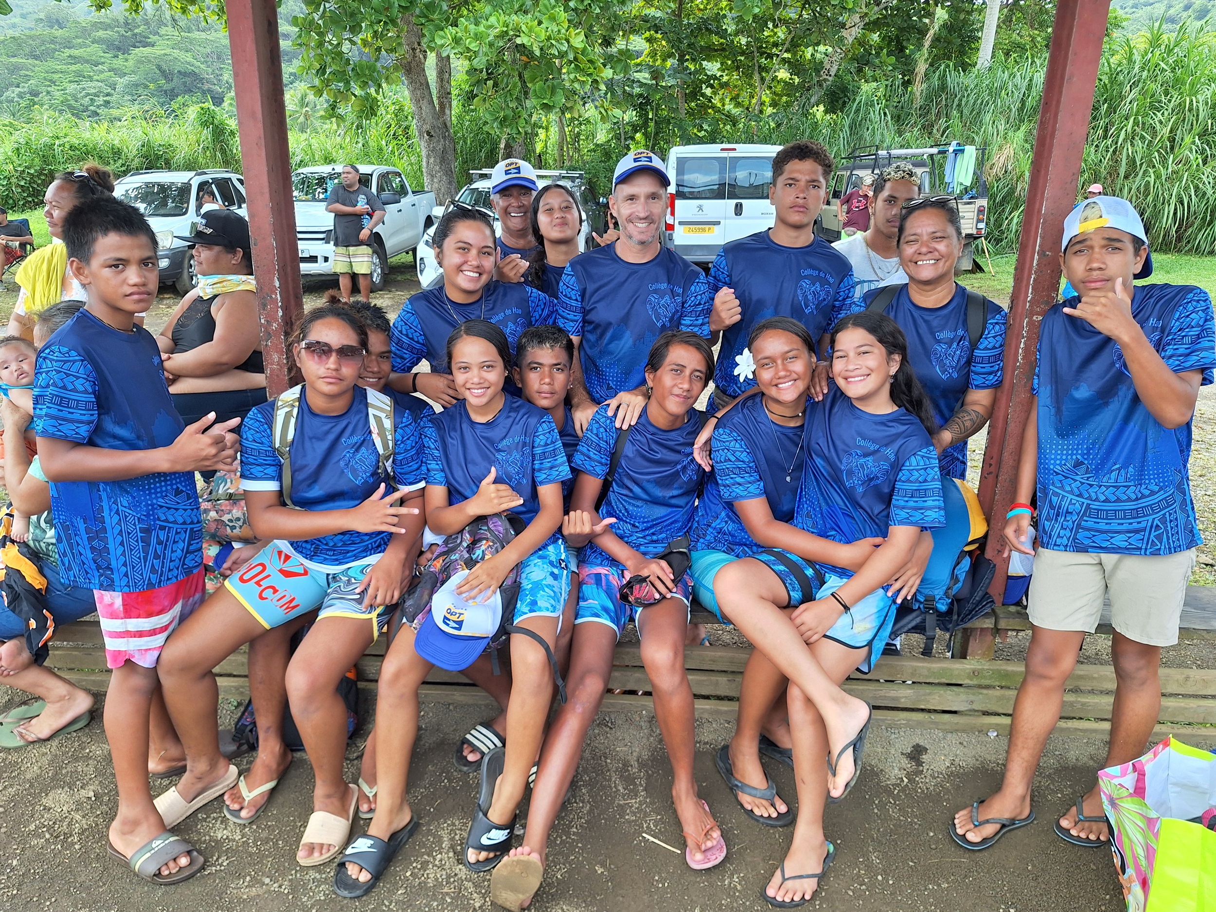 ​Va’a scolaire – Teva i Uta mène la Presqu’îlienne