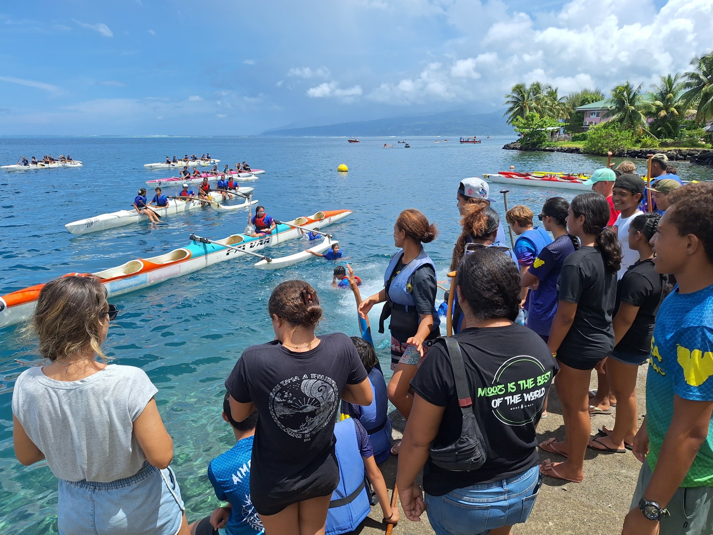 Changement et ravitaillement au quai de Vairao.