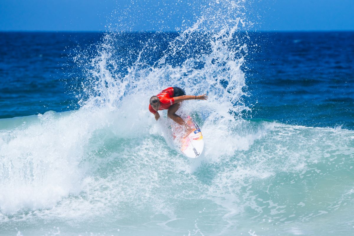 Tya Zebrowski devient la plus jeune championne des CS. Elle continue aussi son beau parcours sur la Bioglan Newcastle Surfest.