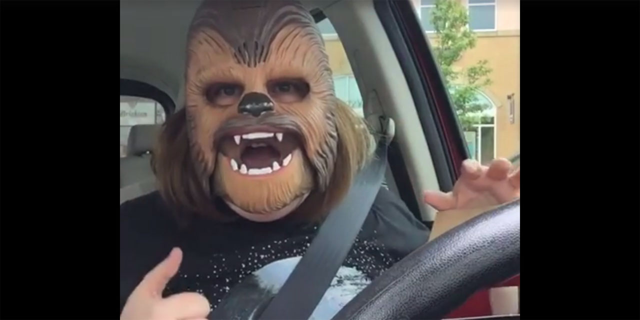 Affublée d'un masque de Chewbacca, une Américaine devient un phénomène internet