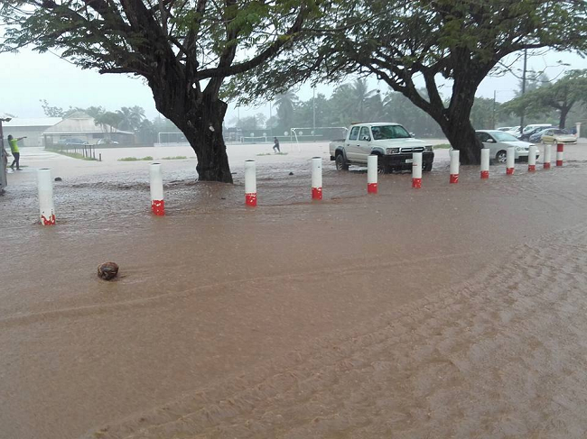 Fortes pluies et inondations à Uturoa (Photos Hotuarii Atani Facebook)