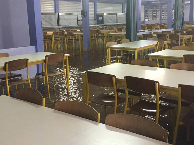 Réfectoire et cuisine sous les eaux (Photo Hotuarii Atani, Facebook).