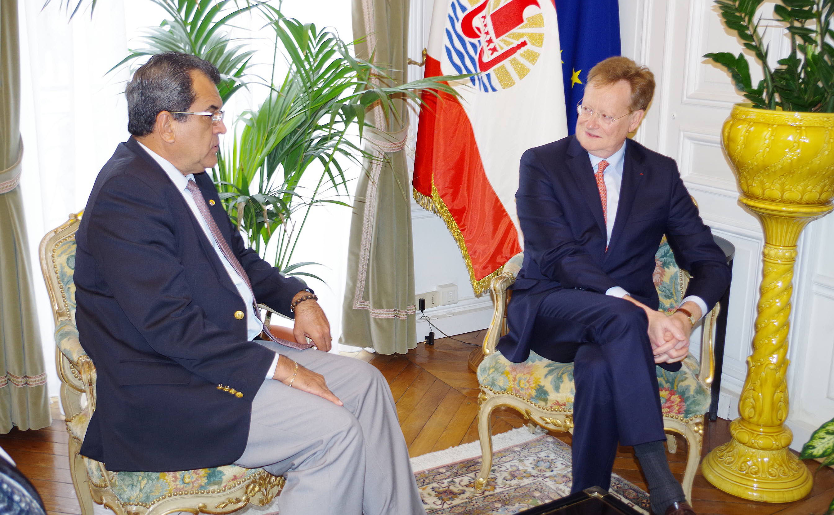 Edouard Fritch en compagnie de René Bidal, le nouveau haut-commissaire de la République en Polynésie française.