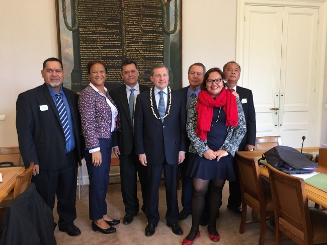 Ce mardi, la délégation polynésienne, accompagnée notamment par la sénatrice Lana Tetunaui, a rencontré le sénateur Philippe Bas, président de la commission des Lois.
