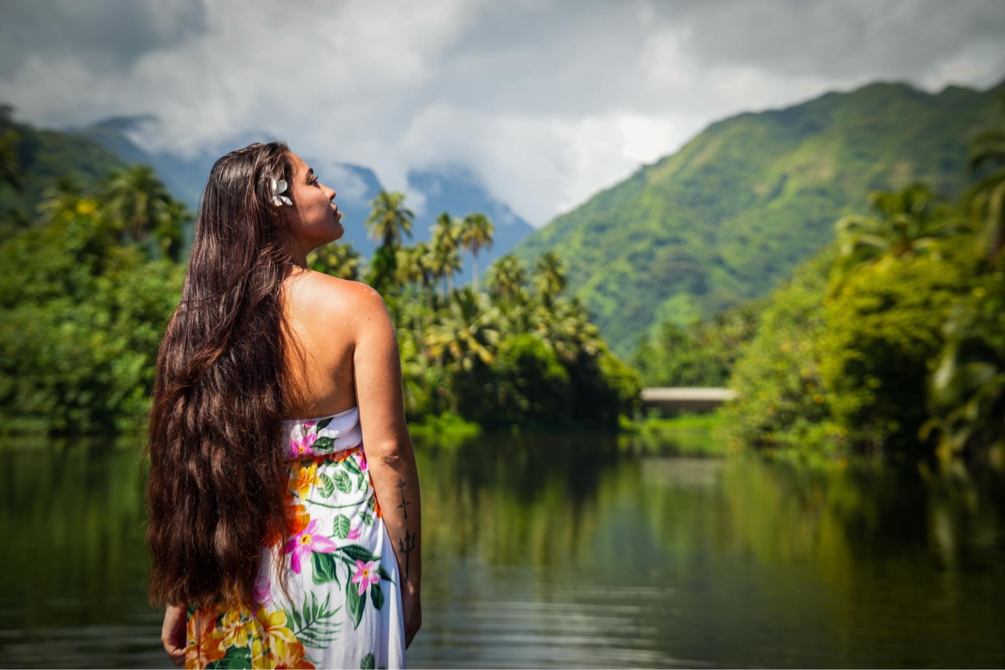 Rauhere Martin à la pointe Anapu, lieu emblématique de Mahaena (Crédit photos : Niu Roa & Rauhere Martin).