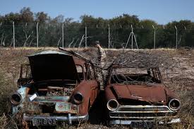 Voitures abandonnées depuis 40 ans cherchent propriétaires à Chypre