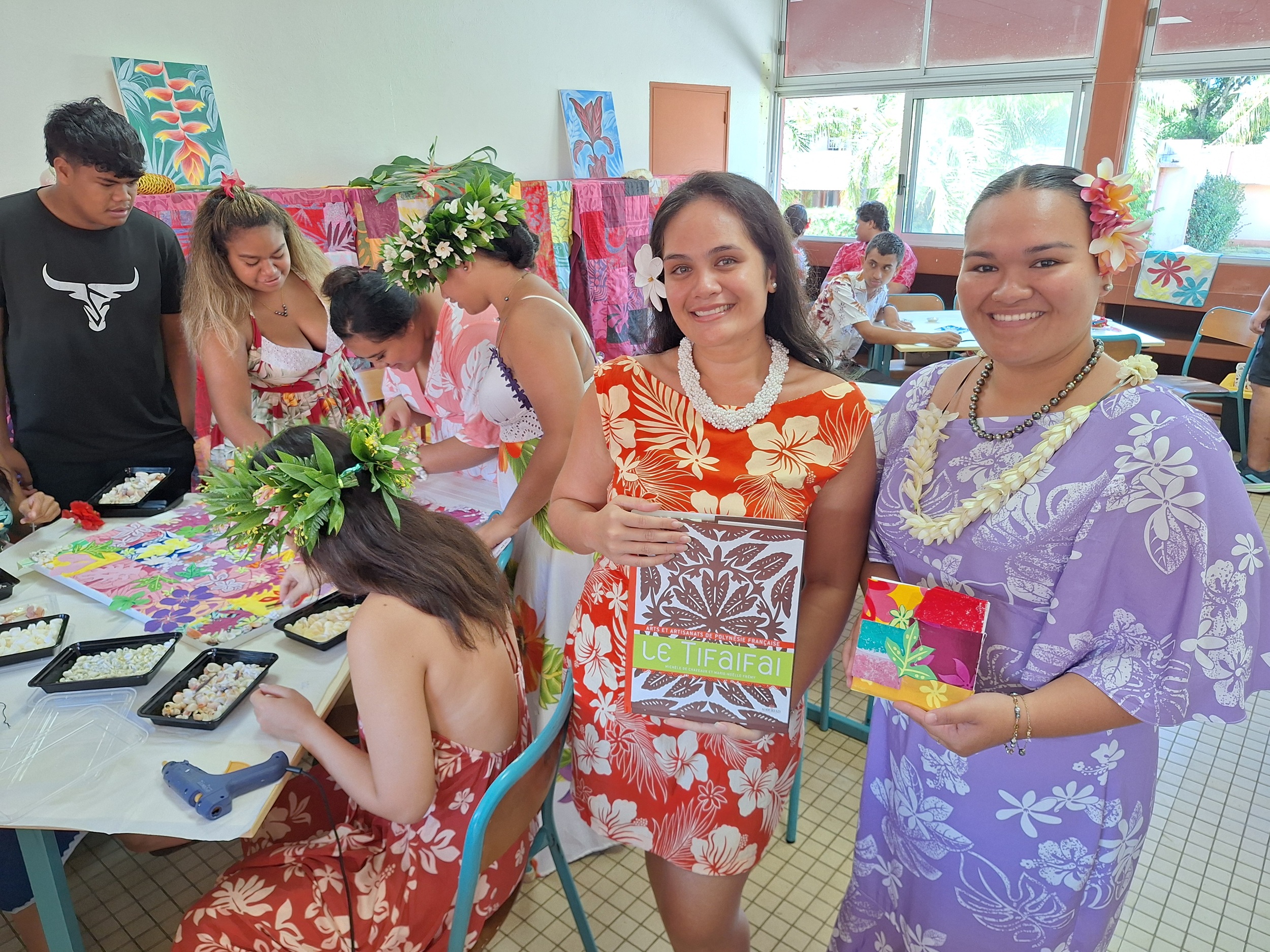 Les talents de deux anciennes élèves pour l’artisanat (Crédit : Anne-Charlotte Lehartel).