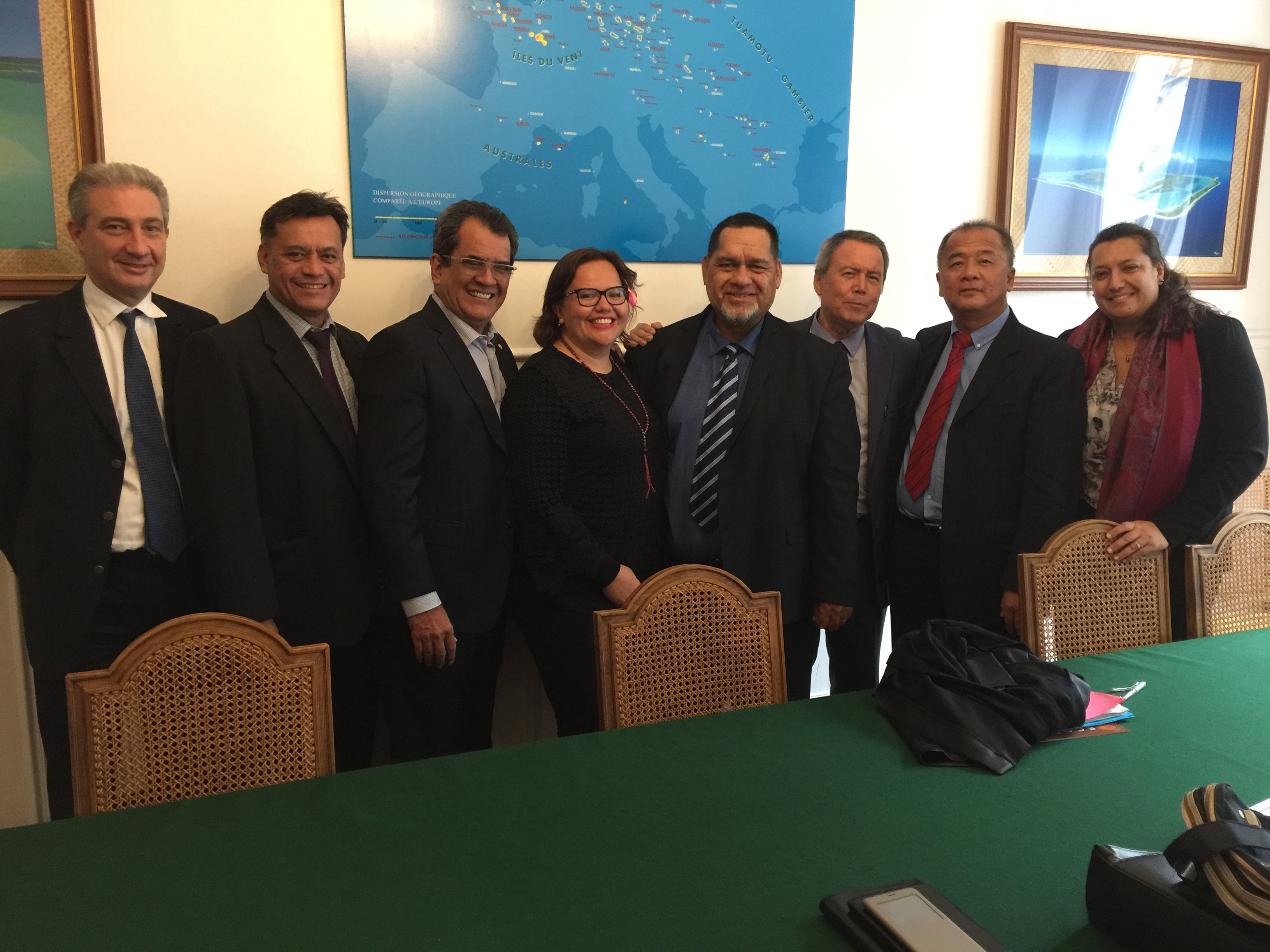 La délégation du Syndicat pour la promotion des communes en compagnie d'Edouard Fritch et de Maina Sage.