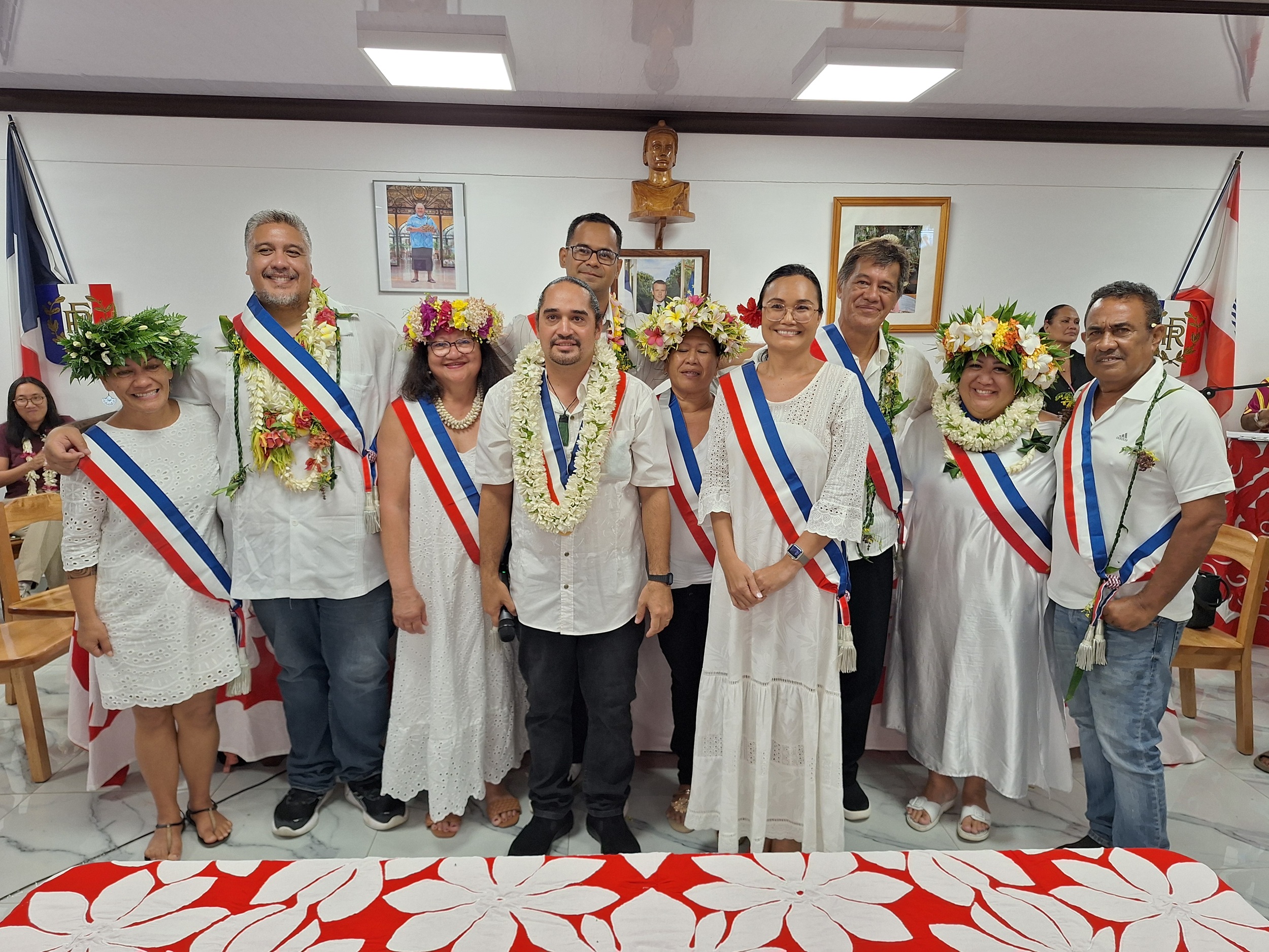 Les neuf adjoints au maire : Tauatea Junot, Lionel Ueva, Maiarii Aromaiterai, Pascal Teriinatoofa, Lydie Teriinoho, Yann Otcenasek, Angeline Tupai, Ariiara Junior Teinaore et Moerani Teaha.