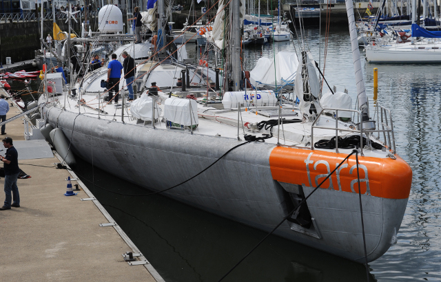 Des centaines de personnes à Lorient pour le départ de la goélette scientifique Tara