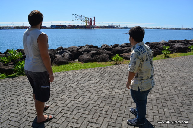 Le cerveau d'un enfant précoce est plus rapide et dès qu'il voit des lieux comme le port autonome, des questions se mettent en place.  "Je regarde comment les grues sont faites, comment elles sont structurées" (Raphaël) – "J'essaye de voir si ce sont des grappins magnétiques ou mécaniques qui agrippent pour que ça prenne. Par rapport à la taille des containers, vu qu'il y a trois tailles différentes. Voir si on ne peut pas en avoir des plus grands ou plus petits" (Tiihiva)