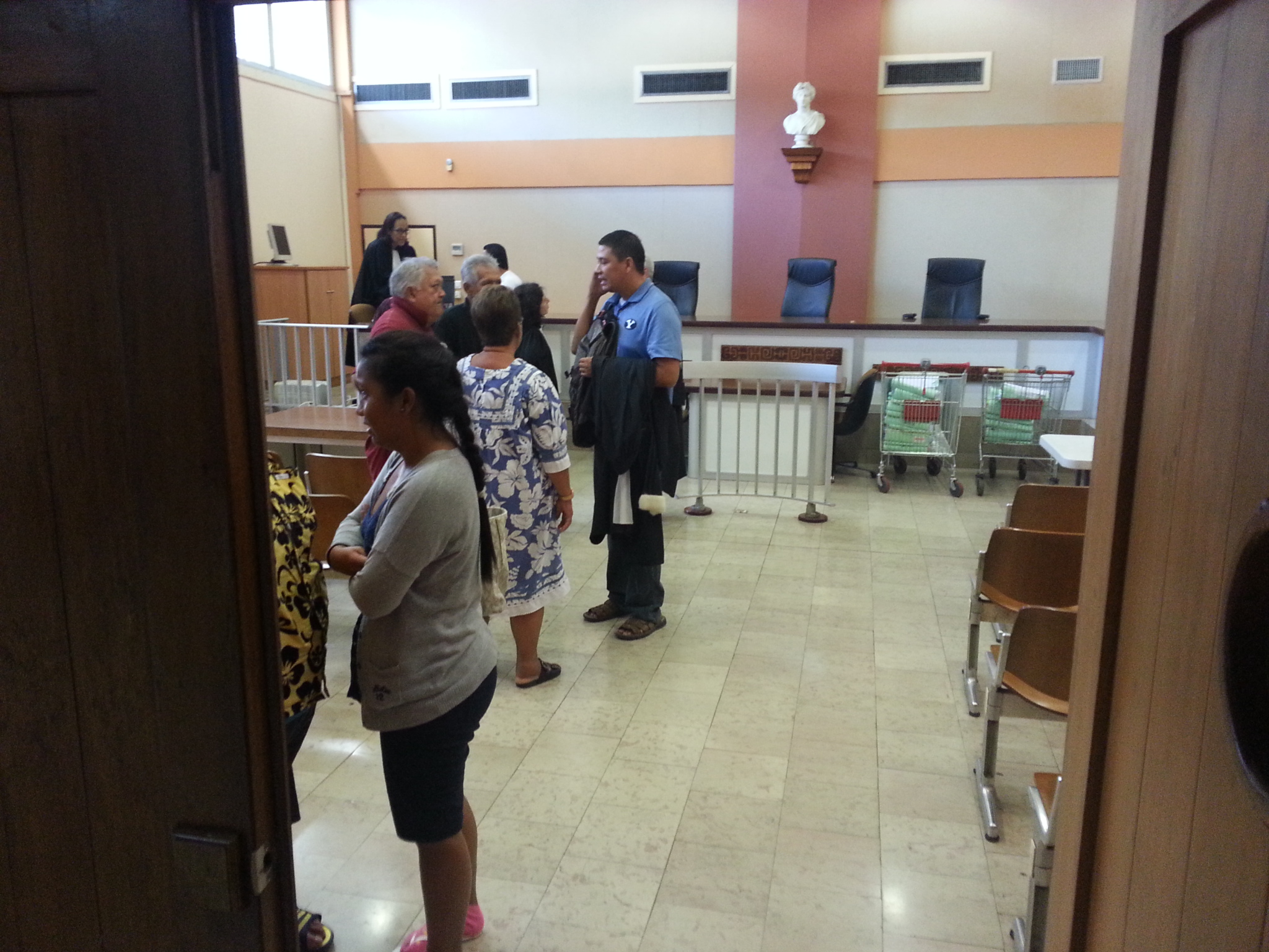 Des peines de 2 ans de prison avec sursis à 2 ans de prison ferme ont été prononcées contre la famille d'accueil maltraitante de Teahupoo.