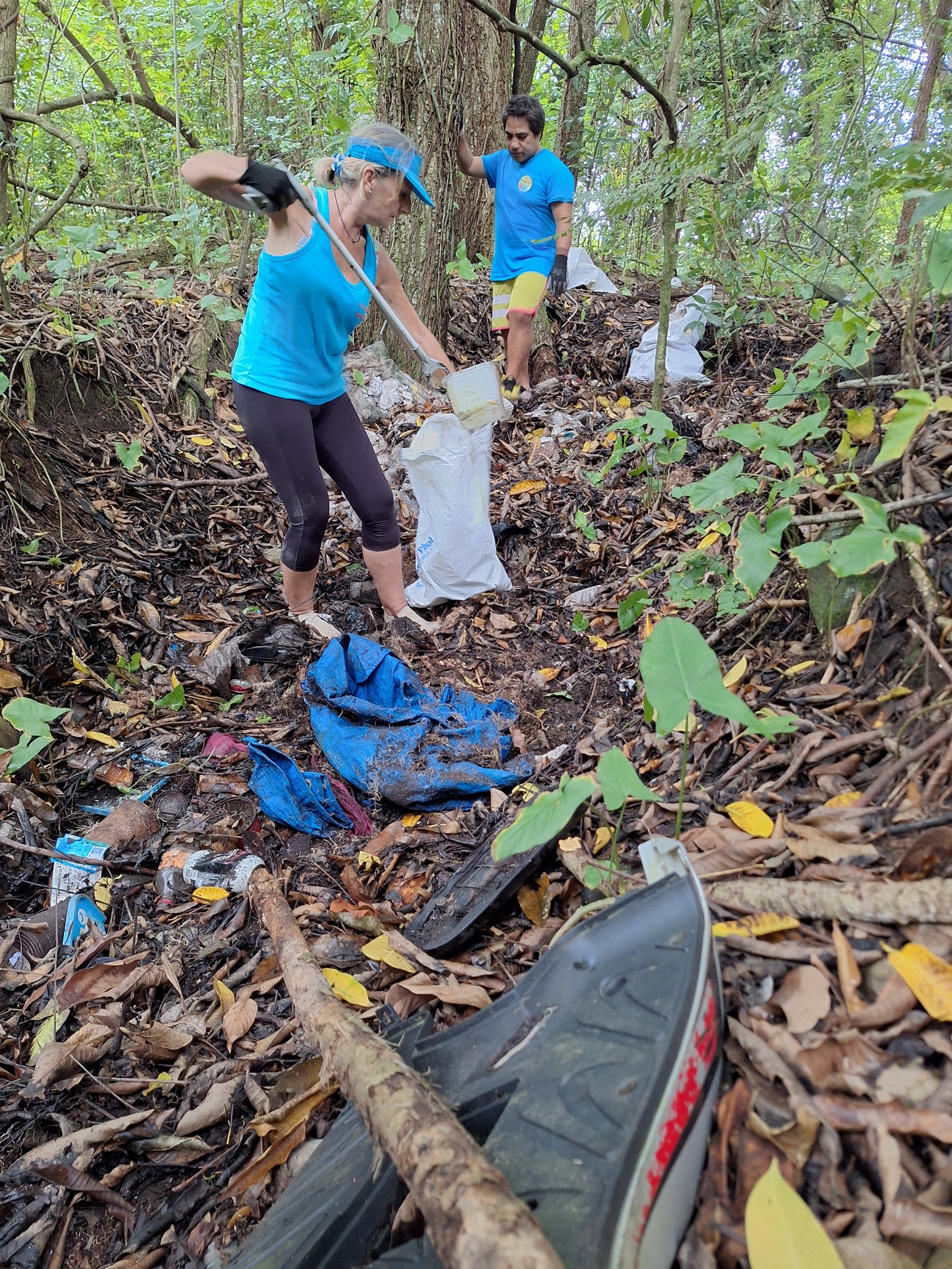 Un dépotoir en pleine nature, à l’abri des regards.