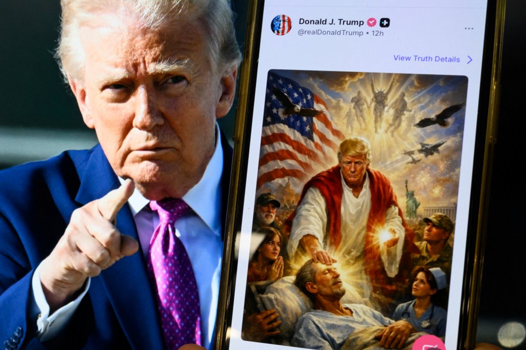 Face à l'indignation de la droite religieuse, Trump retire une image le représentant tel Jésus