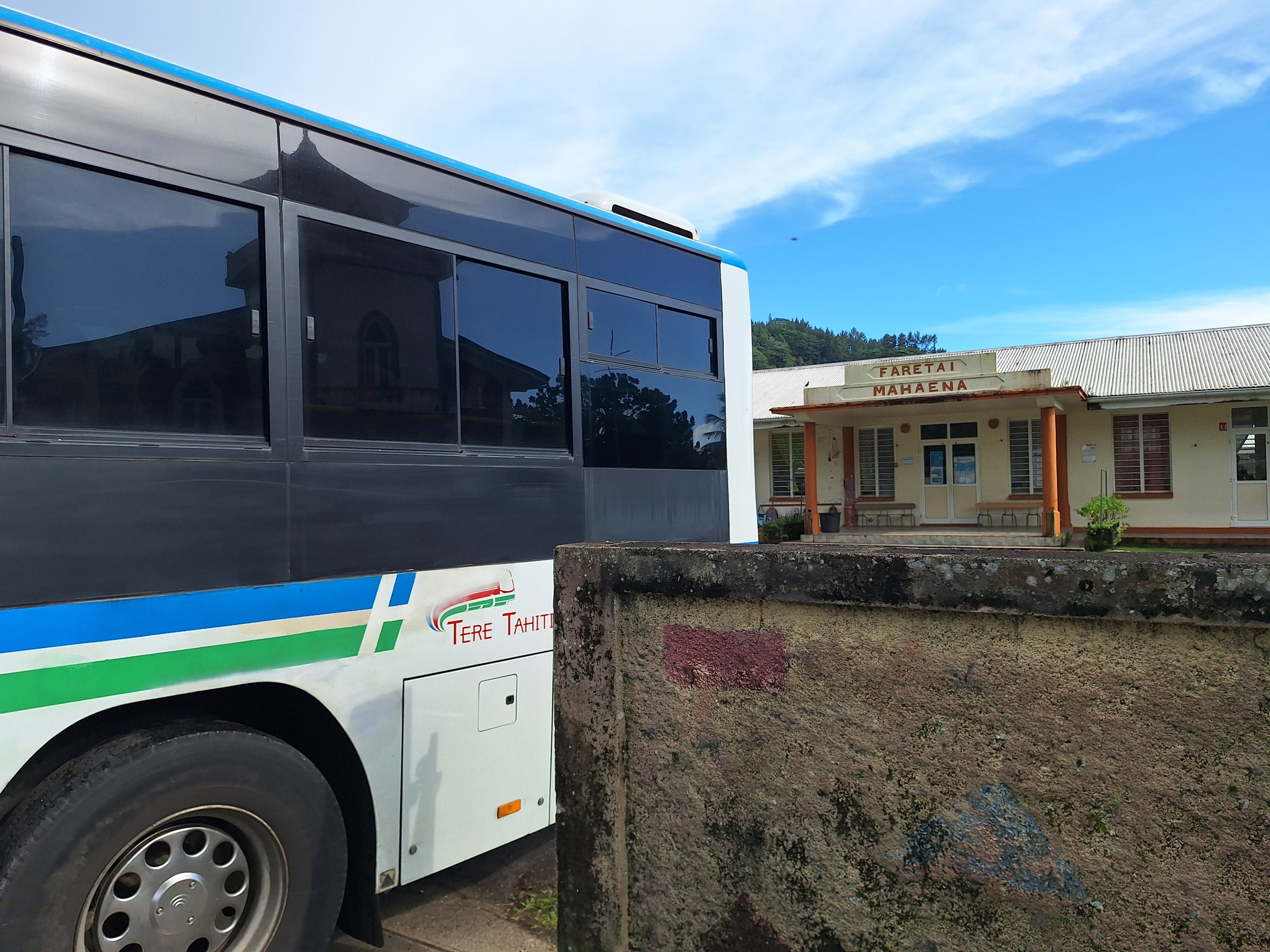 Pour les élèves du primaire, le ramassage est maintenu dans les vallées de Faarahi et Faaiti (Crédit : Anne-Charlotte Lehartel).
