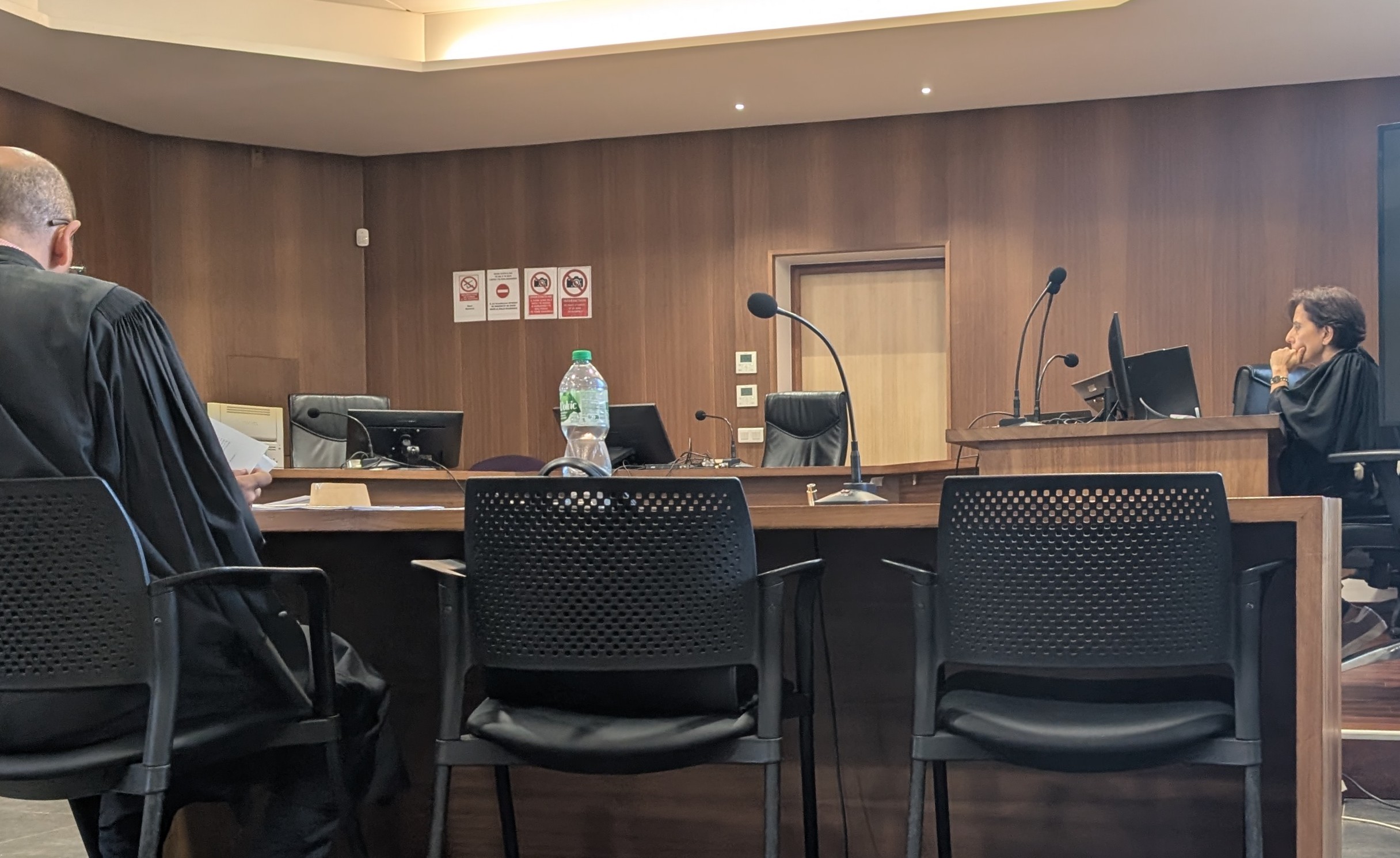 Un des vendeurs de stupéfiants à “la bâche bleue” de Taravao écope de trois ans ferme