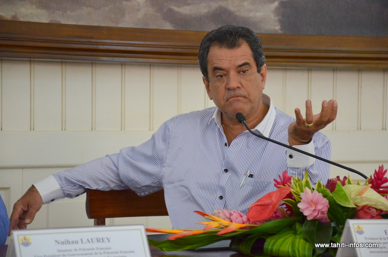 Edouard Fritch devant la presse jeudi matin à la présidence.