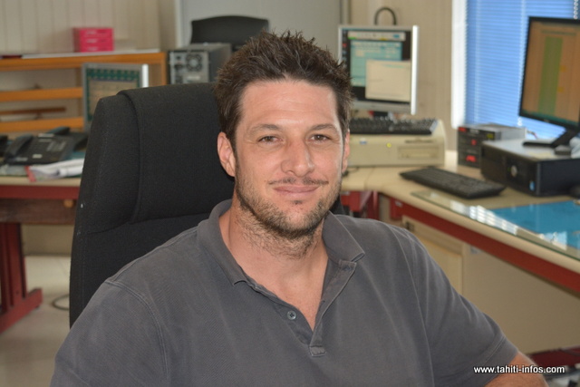 "On a eu plusieurs dépressions qui se sont enchaînées au niveau de la Nouvelle-Zélande et cela a créé beaucoup de vents, donc des vents de sud-ouest qui généraient de la houle. Cette houle est finalement arrivée en Polynésie sans rencontrer d'obstacles et c'est pour cela qu'elle est arrivée avec des valeurs telles que celles-ci pour ce début de semaine. Avec ce genre de houle, les lagons seront agités et il y aura beaucoup de courant près des passes", prévient Nicolas Agius.