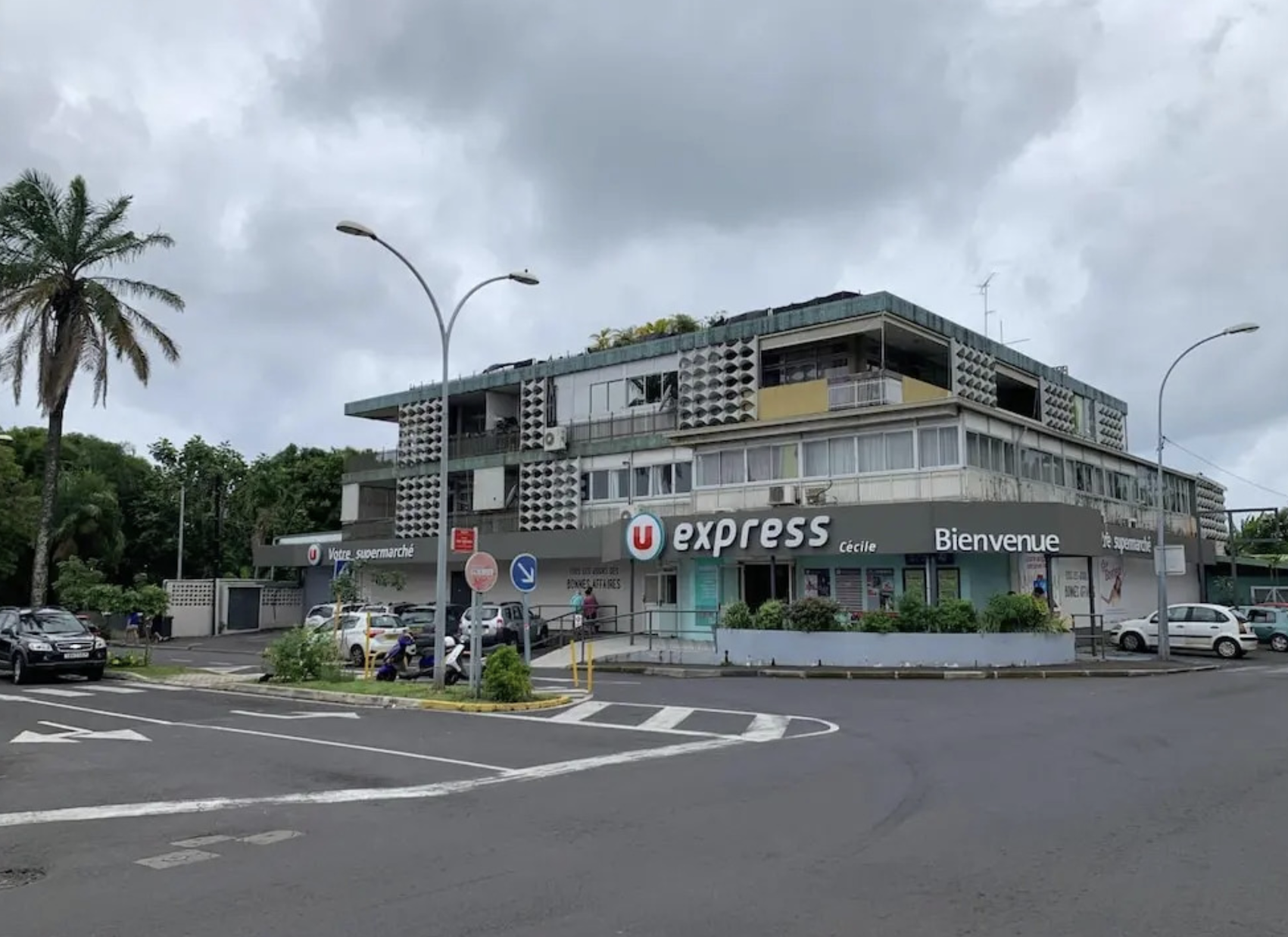 Trois blessés dans une agression au couteau à Taunoa