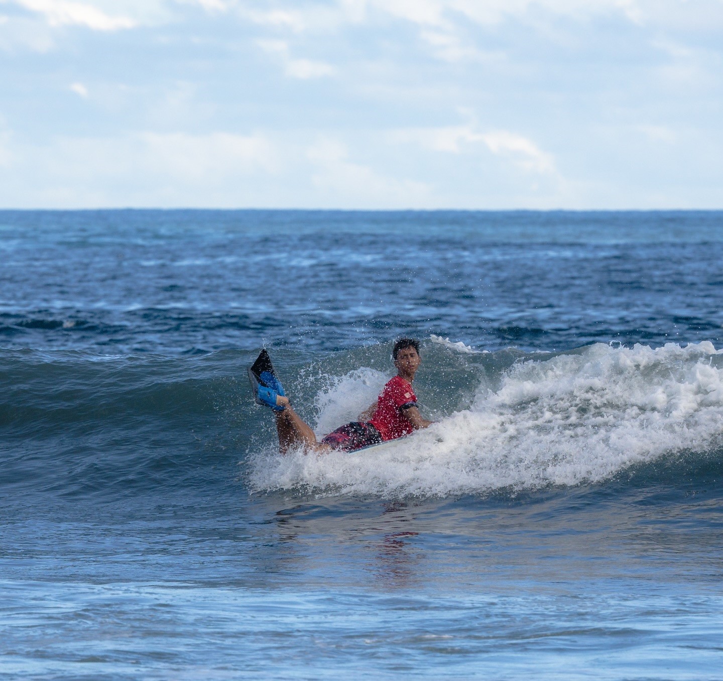 Teraiare Au-Harehoe remporte la finale de bodyboard juniors.