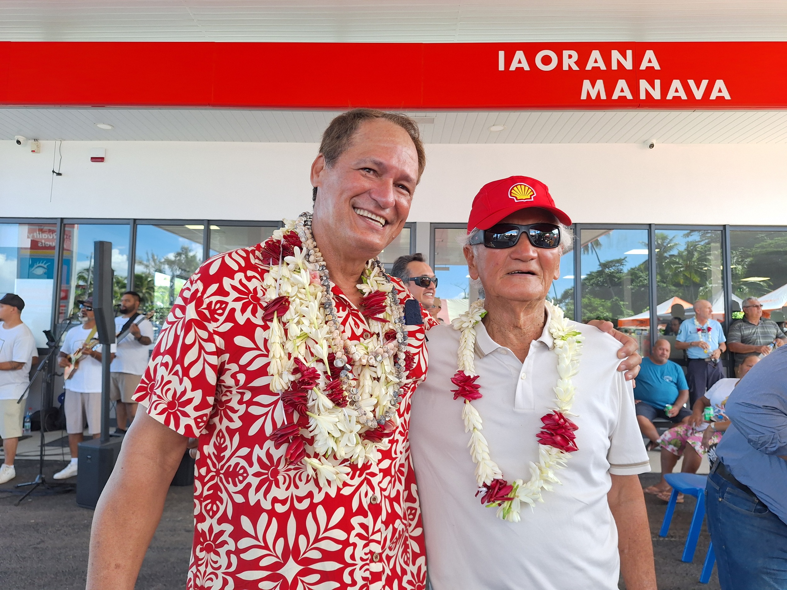 Vetea Cowan, gérant de Pacific Hitia’a, et Albert Moux, président de Pacific Petroleum et Services.