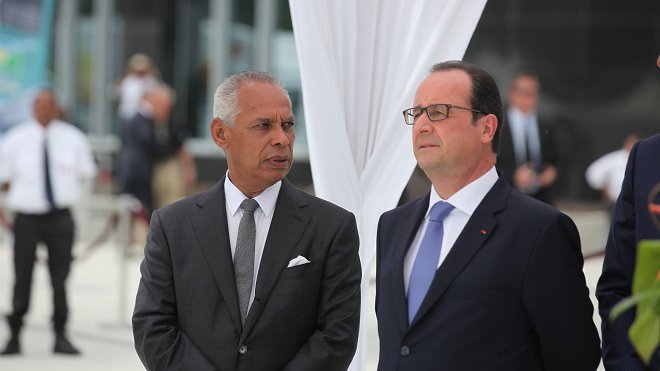 Hollande souhaite une loi sur l'égalité réelle outre-mer dès décembre