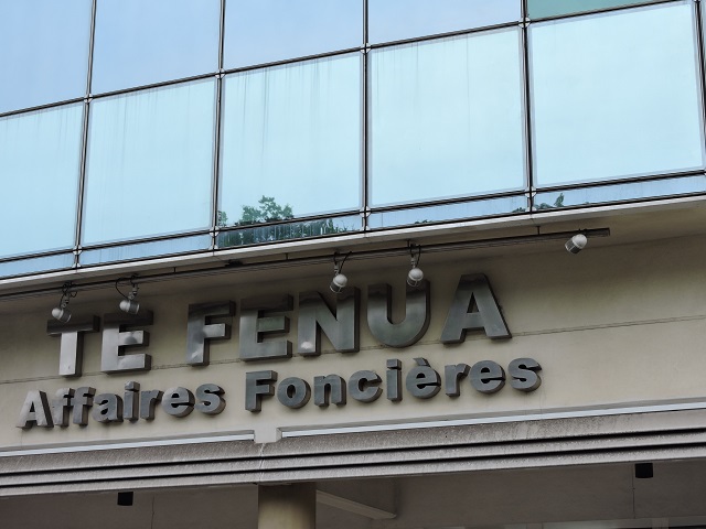 La Direction des affaires a, peut-on lire sur son site internet "vocation à rassembler toutes les fonctions administratives touchant aux questions foncières" et a été créée notamment pour "tenir à jour l'état de l'ensemble des projets du territoire et de ses établissements publics".