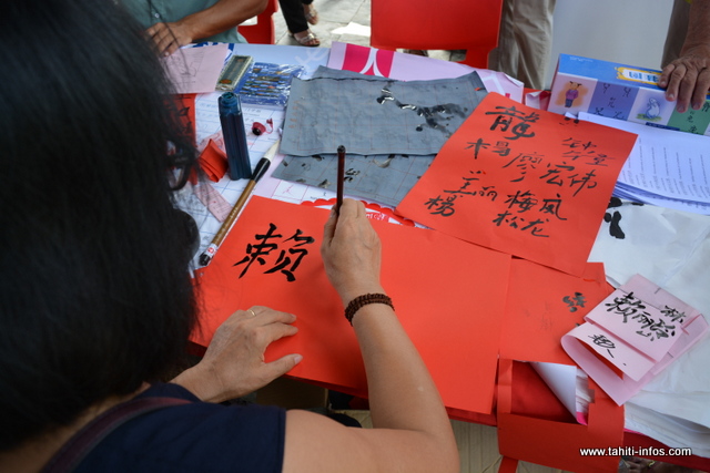 Pour celles et ceux qui souhaitaient écrire leur nom en chinois, l'atelier de calligraphie était la solution