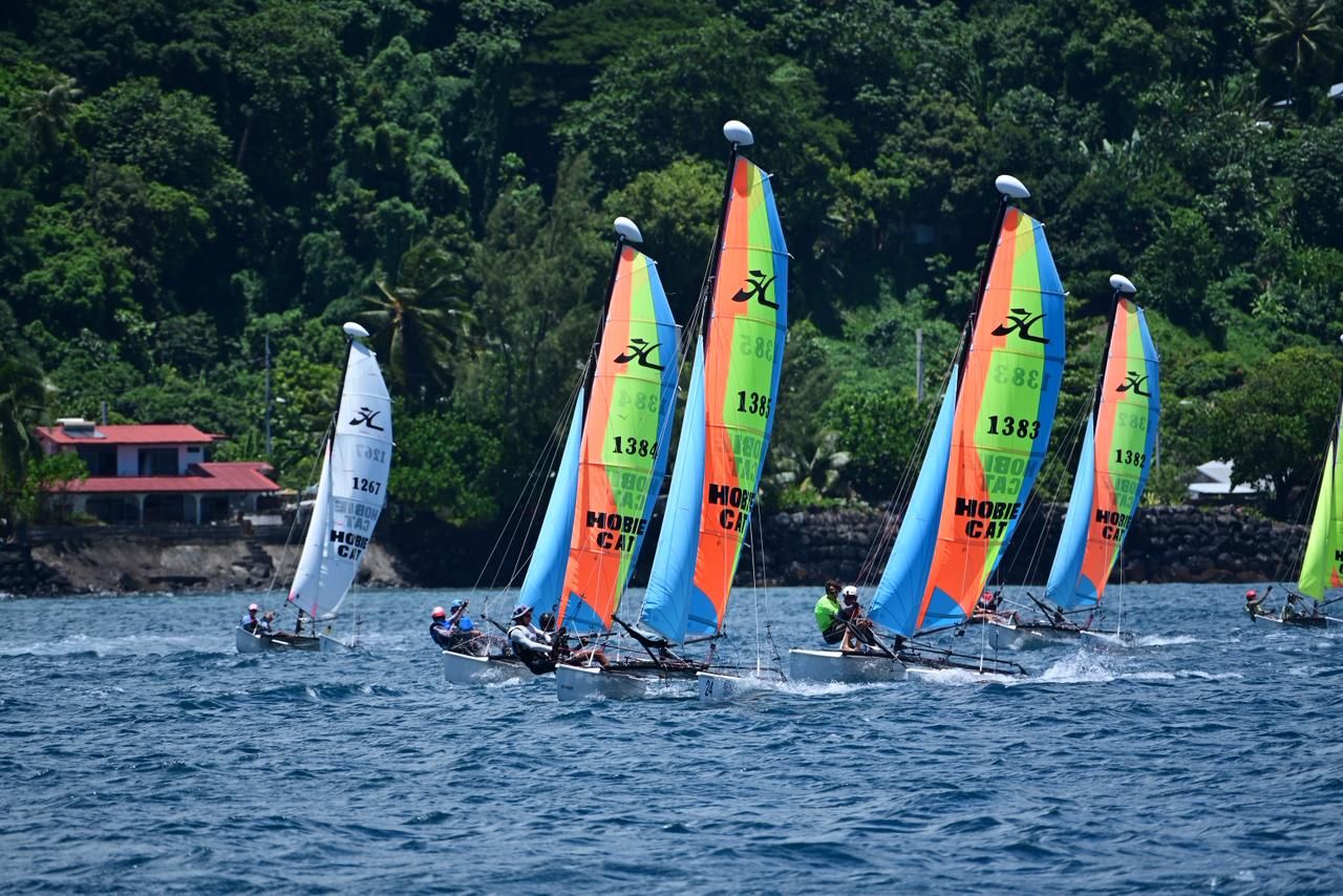 Les multicoques étaient à l’honneur dans la baie de Matavai ce lundi de Pentecôte.