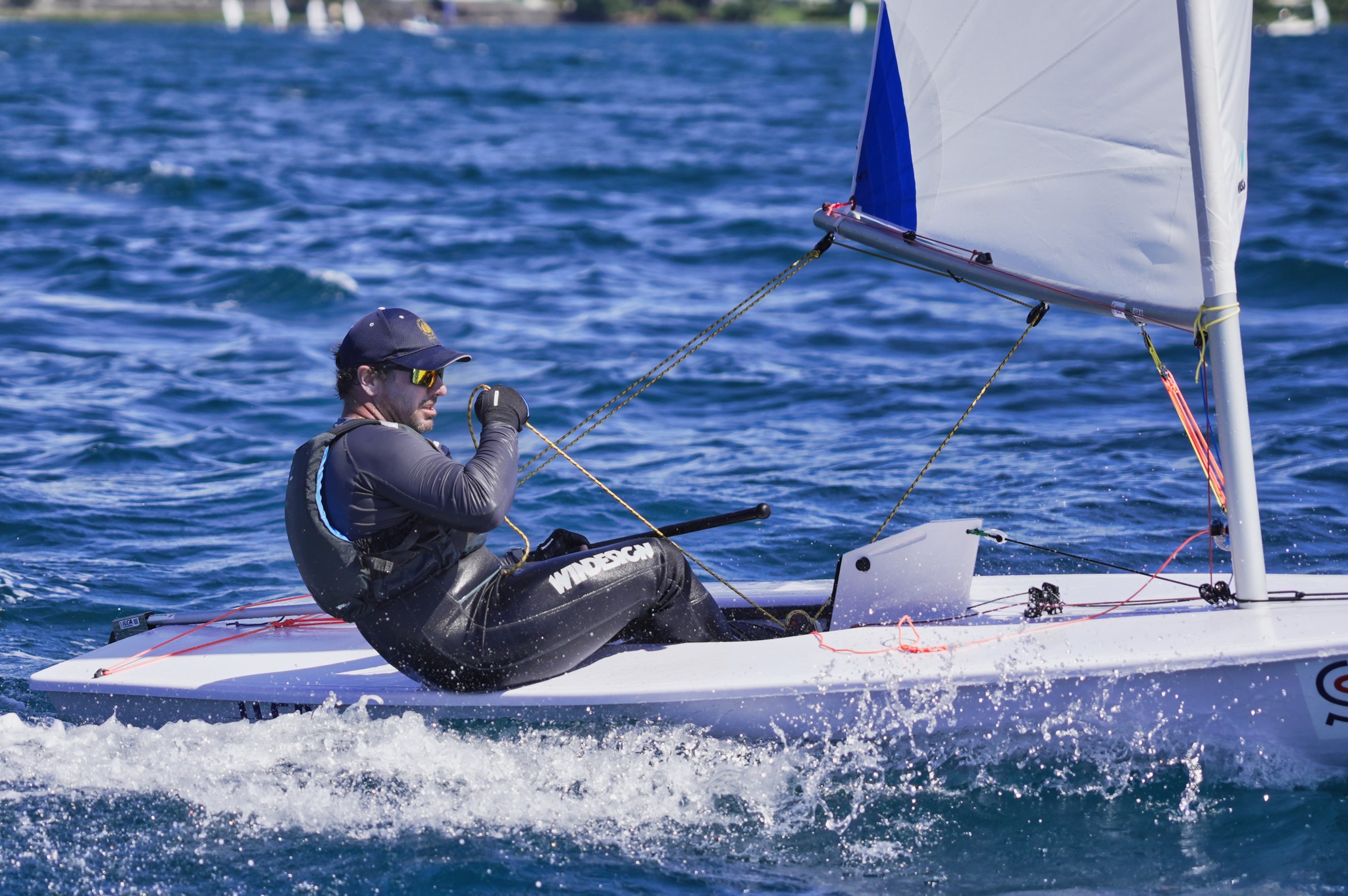 Championnats d’Océanie réussis pour Jessee Besson, vainqueur en ILCA et au titre de l’organisation dans son rôle de directeur du Yacht Club de Tahiti grâce à l’appui de sa solide équipe.