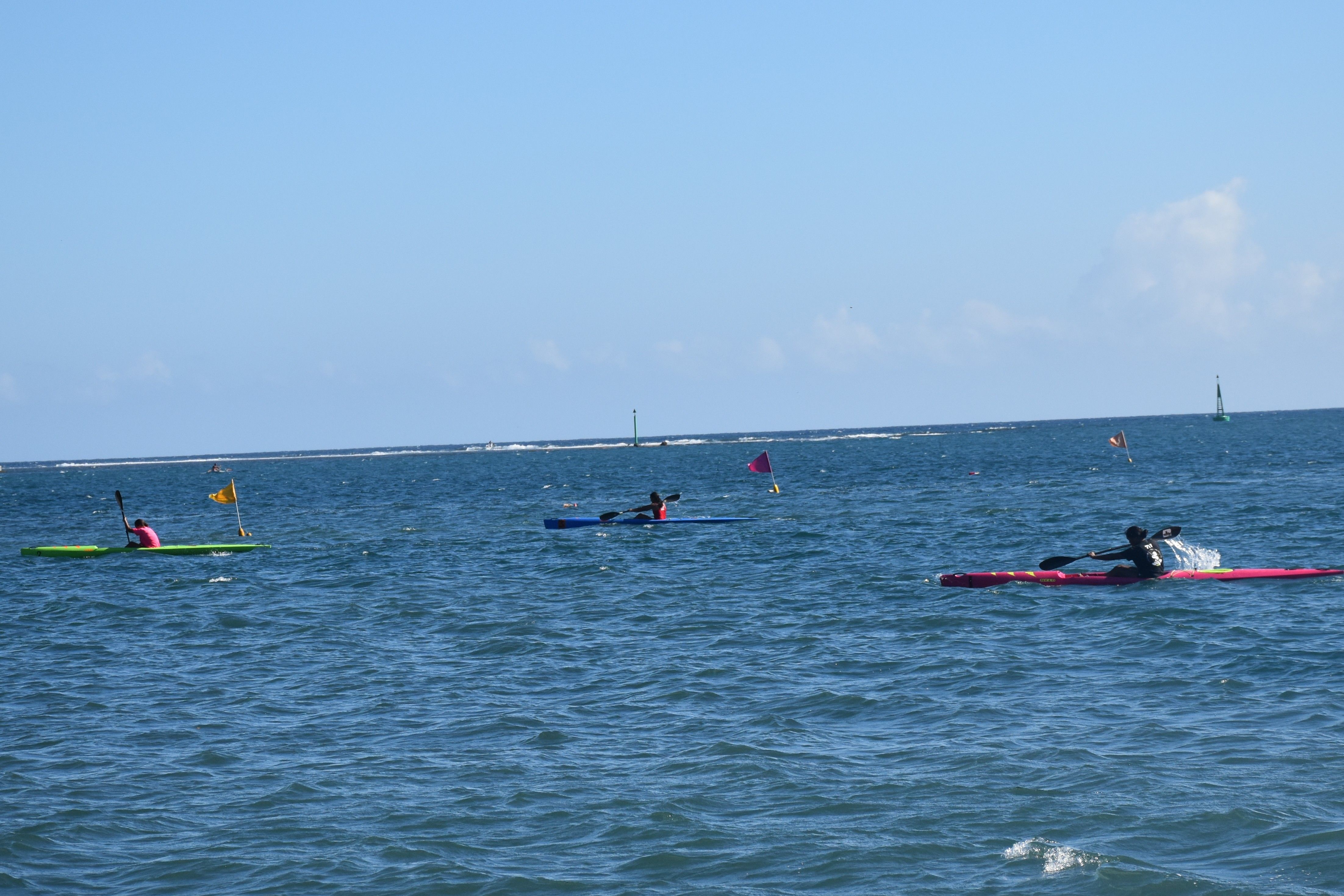 Les meilleurs kayakistes étaient présents sur le plan d’eau de Taaone, samedi, pour tenter de faire partie de la future sélection polynésienne de kayak surfski.