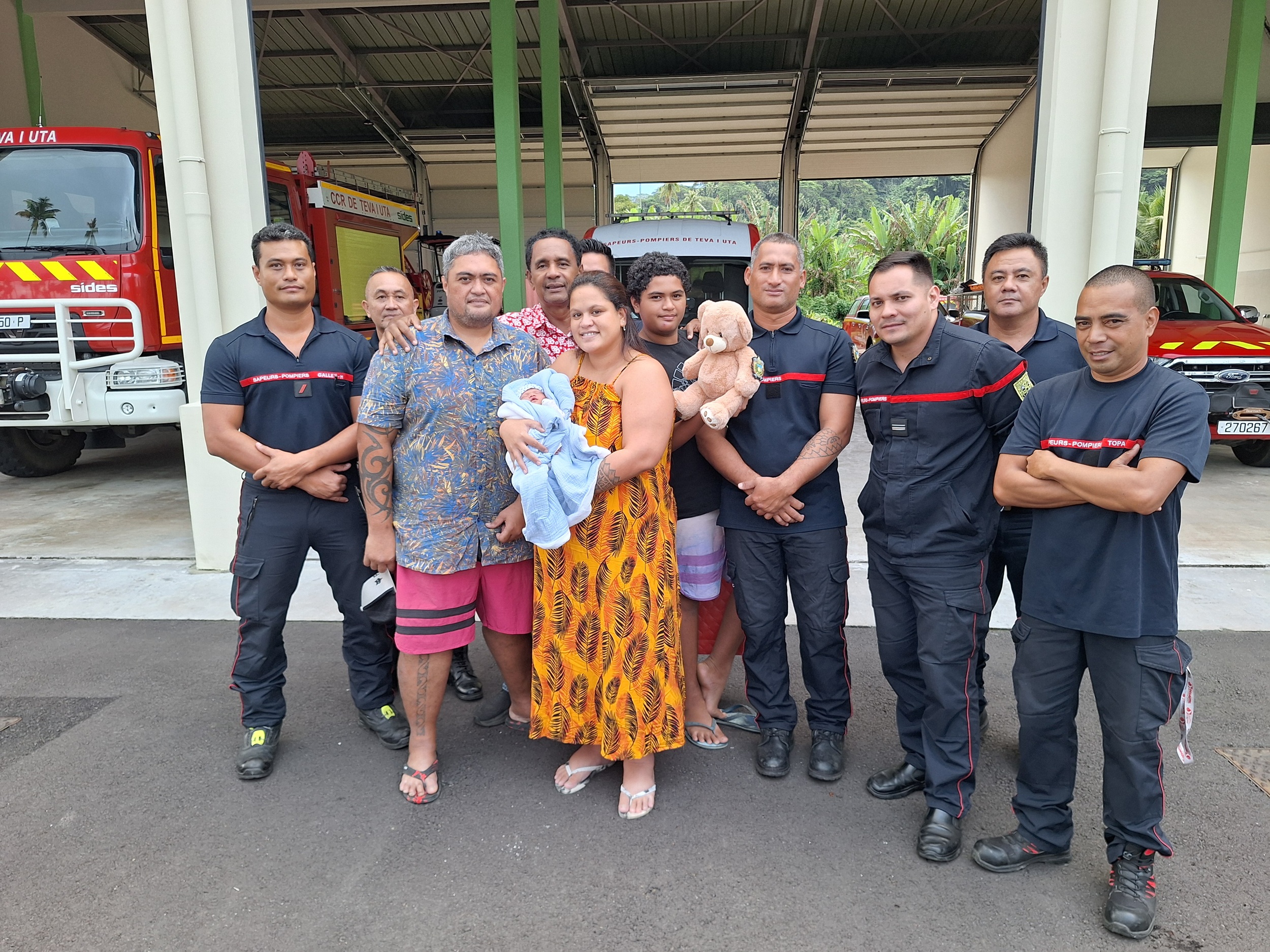 Une naissance mémorable pour les parents comme pour les pompiers (Crédit : Anne-Charlotte Lehartel).