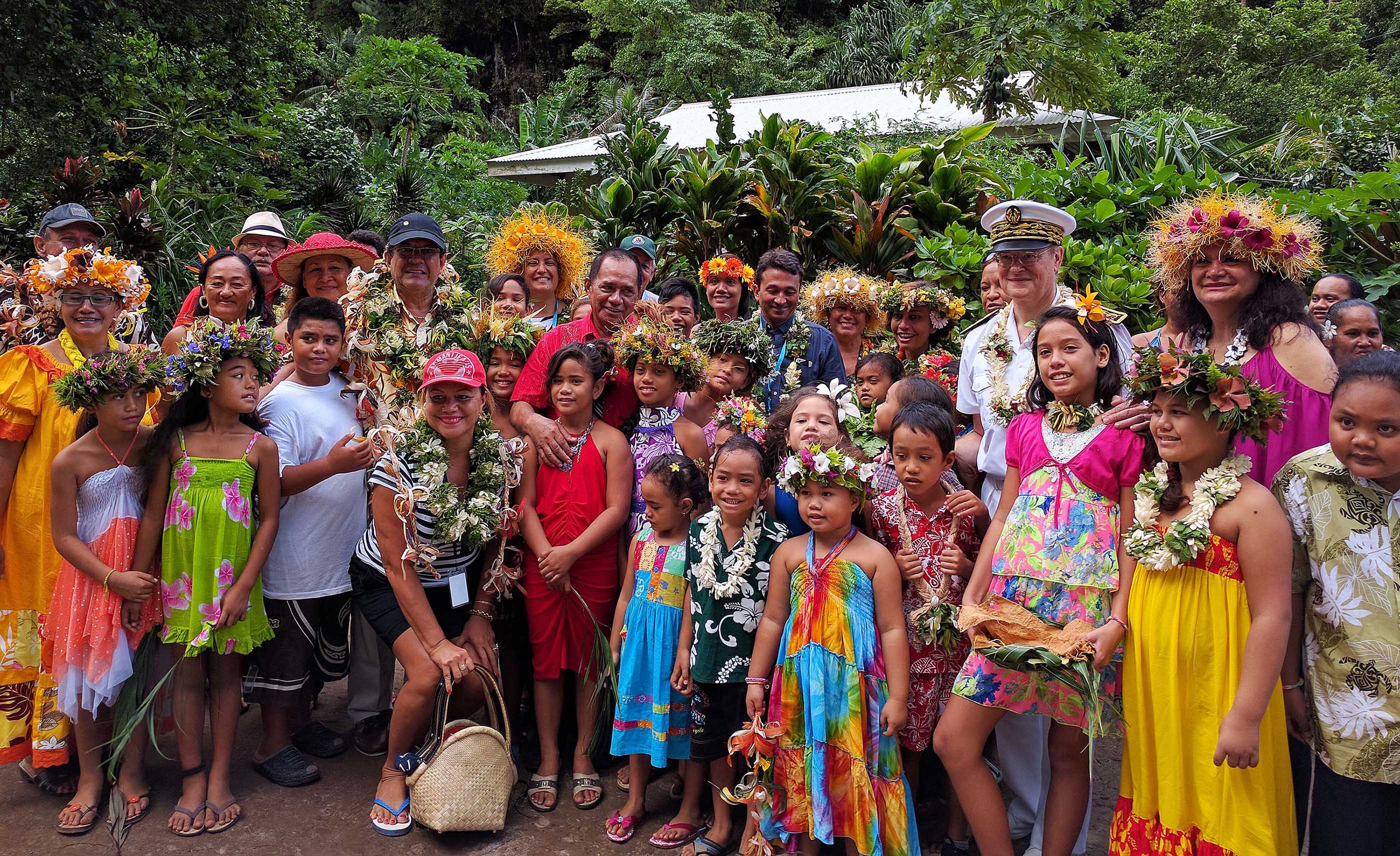 accueil traditionnel du Haut-commissaire et du président du Pays à Fatu Hiva