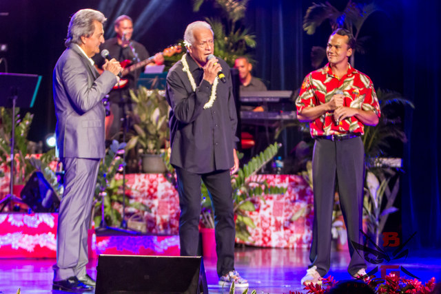 Gabilou sur la scène de l’Olympia le 16 avril 2017, à Punaauia le 29 juin