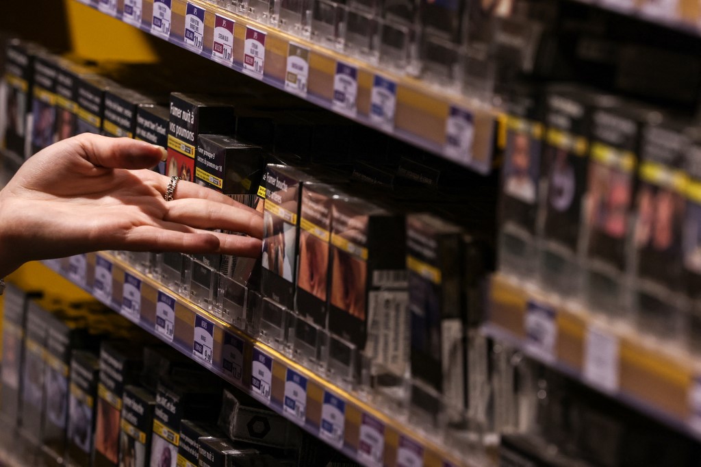 L'Assurance maladie plaide pour interdire la vente de cigarettes aux personnes nées après 2009