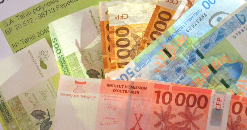 Payer plus par carte pour retirer du cash chez les commerçants : le nouveau système qui arrive en Polynésie