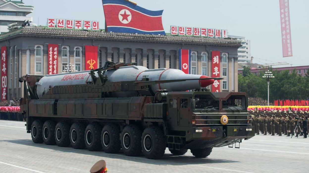 Corée du Nord: Kim qualifie l'essai de missiles de succès menaçant les bases américaines du Pacifique