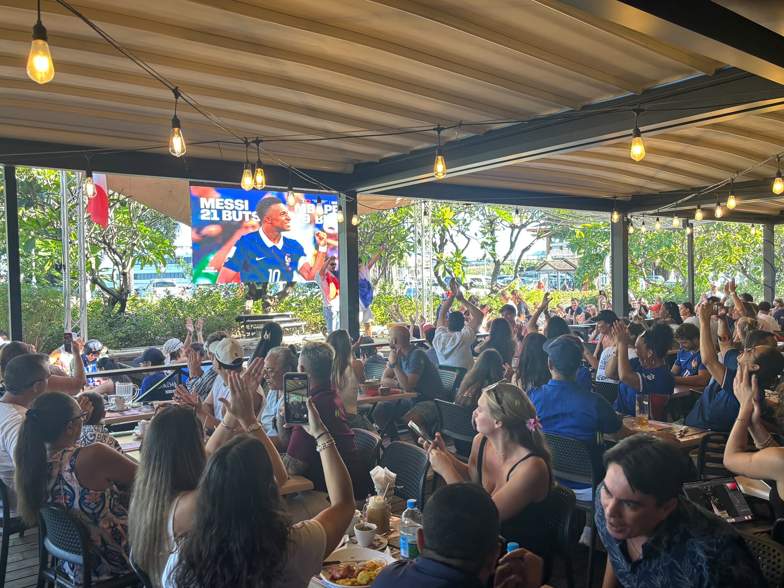 ​Scènes de liesses au Fenua après la victoire des Bleus