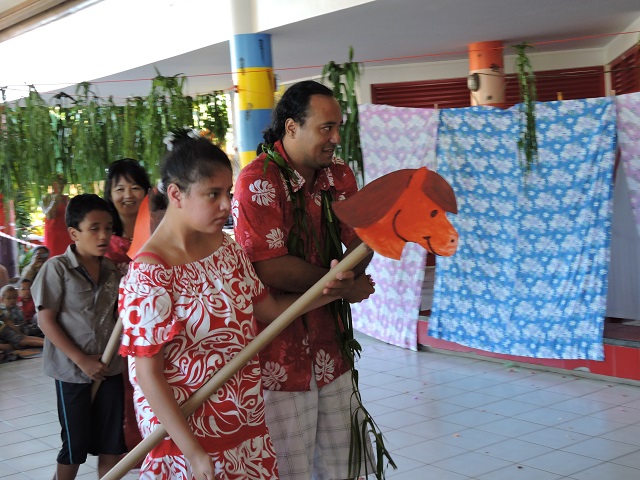 Les activités des enfants ont été présentées. Certains sont initiés à l'équitation à l'hippodrome de Pirae.