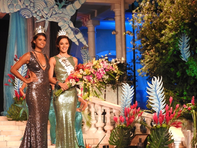 Vaimiti Teiefitu a remis sa couronne à Miss Tahiti 2016.