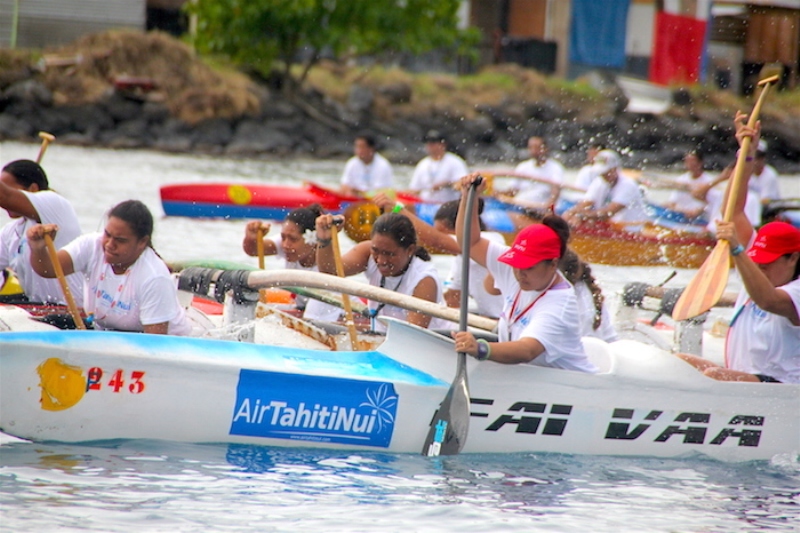 Pas moins de 9 pirogues féminines ont participé, contre 2 l'année dernière © F/́dé / Thierry Brossard