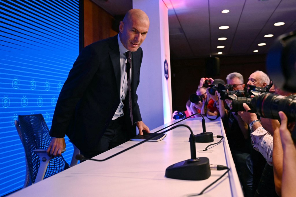 Foot: après Deschamps, "l'évidence" Zidane à la tête des Bleus