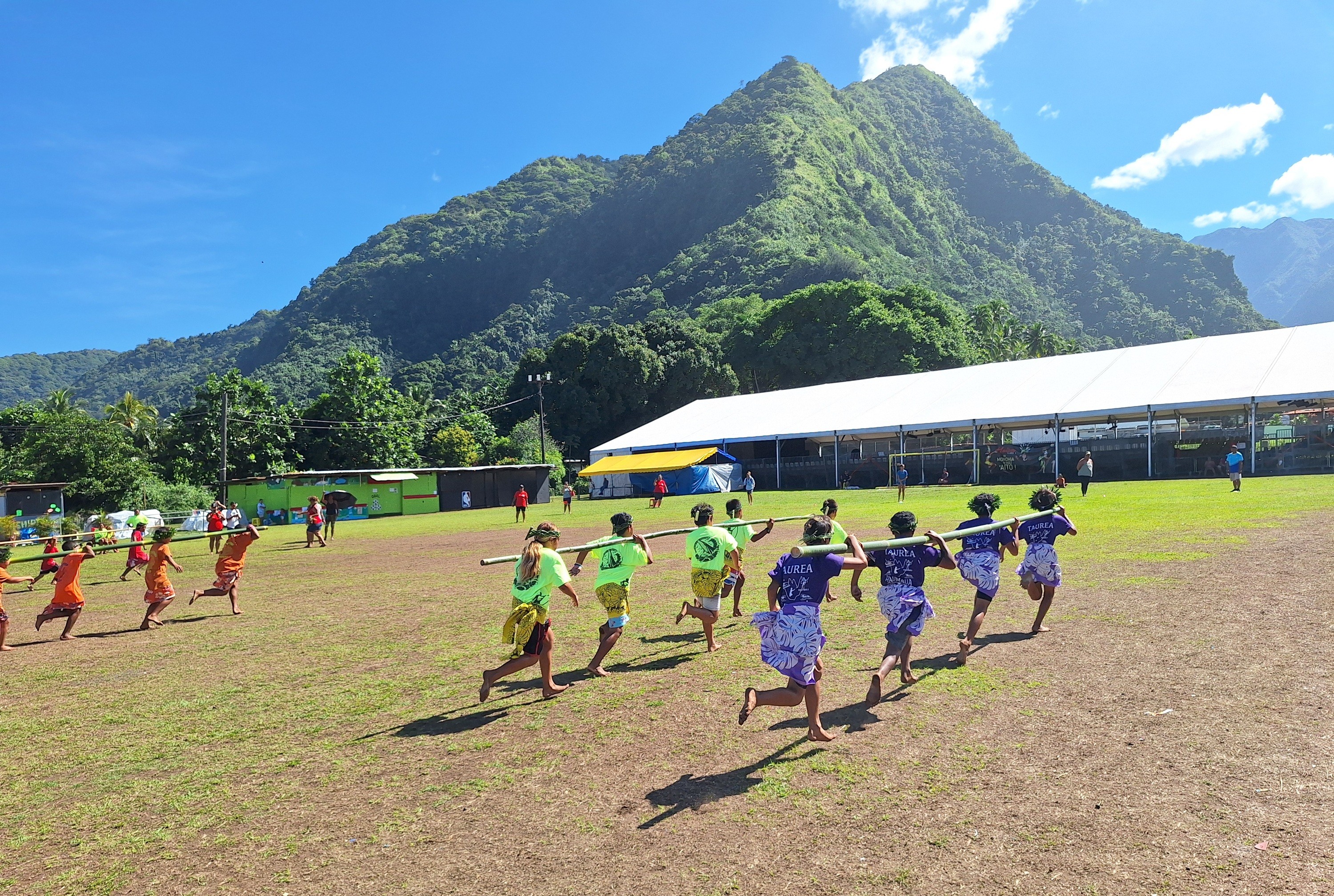 Vitesse et cohésion au pied des montagnes de Papara (Crédit : Anne-Charlotte Lehartel).
