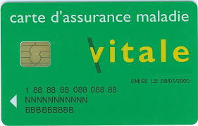 Ne pas avoir de carte vitale ni de numéro INSEE pose des difficultés dans les parcours de soins, d'embauche ou de suivi de scolarité, puisque la plupart des démarches de la vie quotidienne en hexagone supposent un numéro de sécurité sociale.