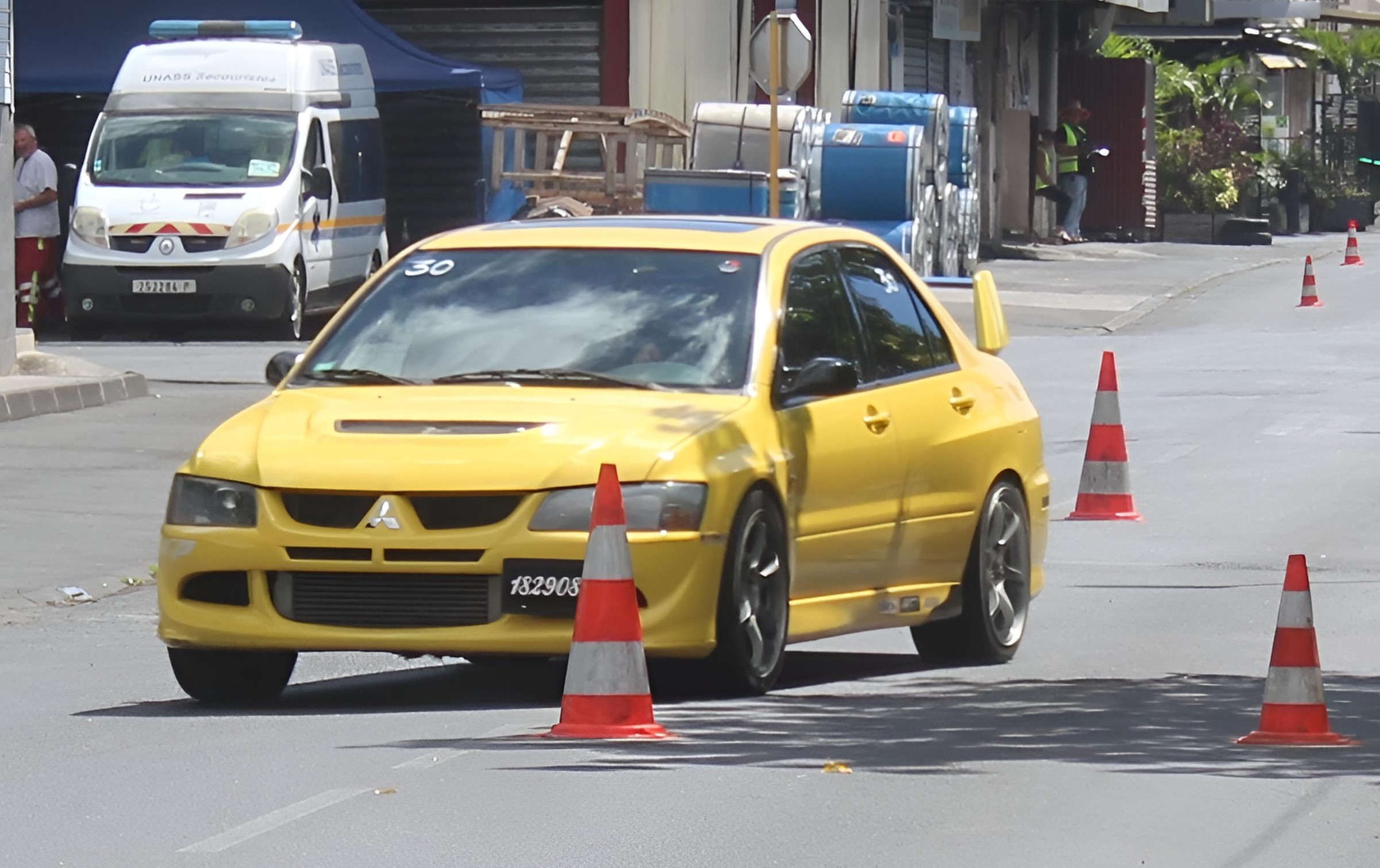 Tavai Salmon dans sa Mitsubishi Evo 8 signe le temps de référence de la journée dimanche à Fare Ute après décompte des pénalités.