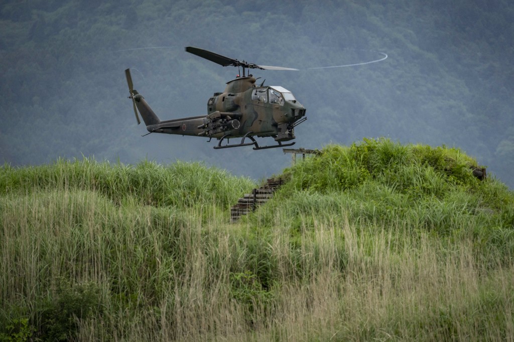 Pour le Japon, il devient "urgent" de renforcer son armée